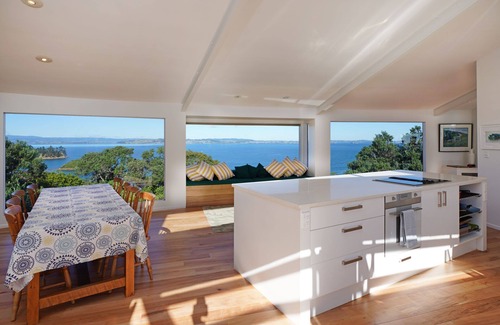 Surfdale Casa | Kennedy Point Vineyard Estate