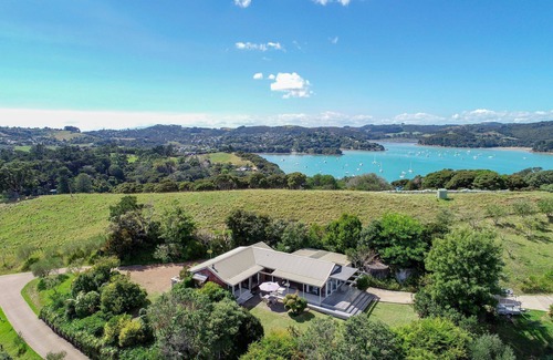 Surfdale Casa | Kennedy Point Vineyard Estate