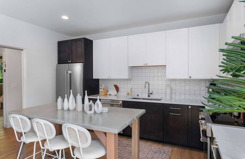 Minor Casa | Kenny's Sweet Suite - 84 Walkscore!!