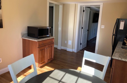 Rock Creek Hills Apartamento | Kensington One Bedroom Near Strathmore Music Center and NIH