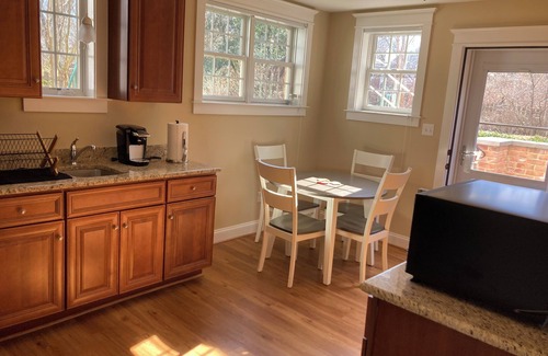 Rock Creek Hills Apartamento | Kensington One Bedroom Near Strathmore Music Center and NIH