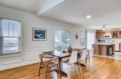 Grasonville Casa | Kent Island Waterfront | Pool | Outdoor Dining | Stunning View | Private Dock
