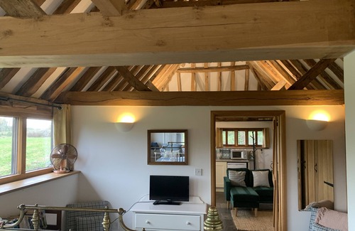Hollingbourne Cabaña | Kentish Oast, Cottage and Barn in stunning private grounds with swimming pool