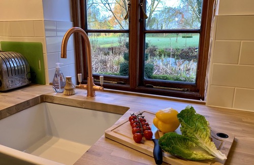 Hollingbourne Cabaña | Kentish Oast, Cottage and Barn in stunning private grounds with swimming pool