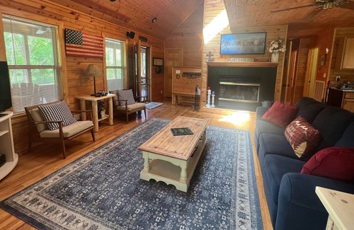 Bakerton Cabina | Kentucky Cabin on The Cumberland River with Private Boat Ramp