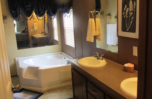 Hardin Complejo | Kentucky Lake Pirate's Cove Resort Plenty of room for your boat.