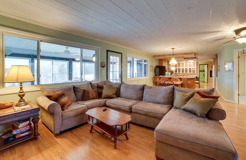 Buchanan Casa | Kentucky Lake Vacation Rental w/ Shared Pool, Dock