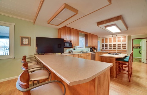 Buchanan Casa | Kentucky Lake Vacation Rental w/ Shared Pool, Dock