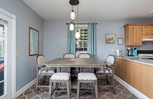 Almo Condominio | Kentucky Lakefront Condo with Spectacular View ~ 2 Bedroom, 1 Bath ~ Covered Deck