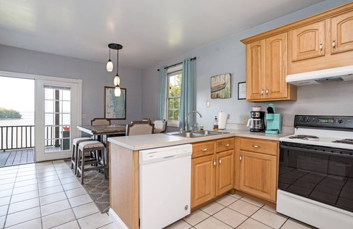 Almo Condominio | Kentucky Lakefront Condo with Spectacular View ~ 2 Bedroom, 1 Bath ~ Covered Deck