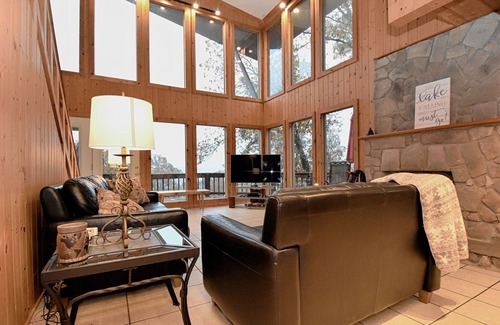 New Concord Chalet De Esquí | Kentucky Lakefront Chalet / Near Murray Ky & Paris Landing Area / W Hot Tub n Dock