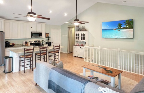 Seneca Casa | Keowee Adventures ~ Peaceful Lakefront Home on Keowee ~ 7 Miles from Clemson!