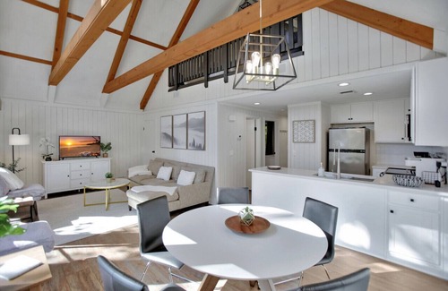 Salem Condominio | Keowee Key Condo Modern Meets Cozy Private Golf Lake Tennis Community