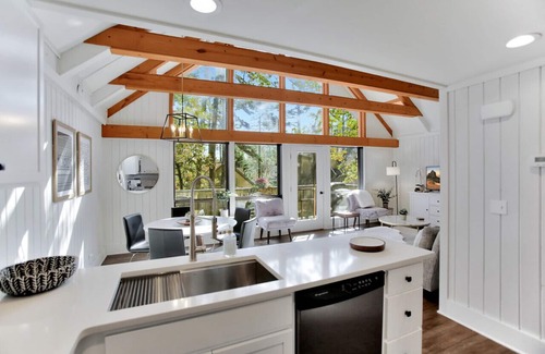 Salem Condominio | Keowee Key Condo Modern Meets Cozy Private Golf Lake Tennis Community