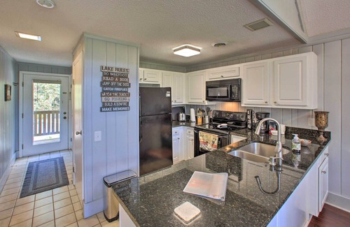 Salem Condominio | Keowee Key Condo w/ Deck & Resort Amenities!