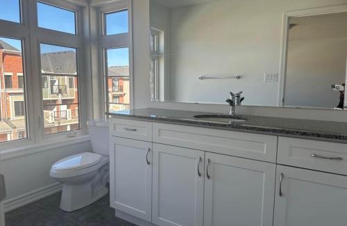 Brampton Casa | Keppel Circle Lodge