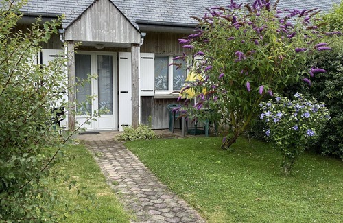 Cherrueix Cabaña | Gîte-Ker Gaston-Vista al Jardín-Familiar-Habitación con desagüe