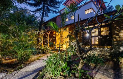 Bengaluru Casa | Kerala Style Villa by JadeCapsAC4BHKFishpond