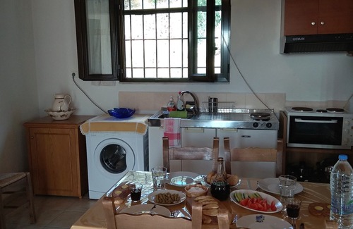 Livadia Apartamento | VISTA AL ESTUDIO KERAMOTI