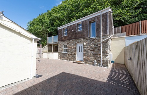 Portreath Casa | Kerensa is a cosy and detached barn conversion located in the lovely seaside village of Portreath