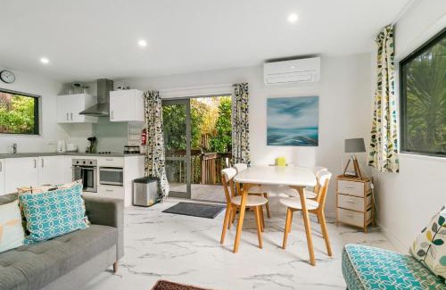Onetangi Casa | Kererū Cabin