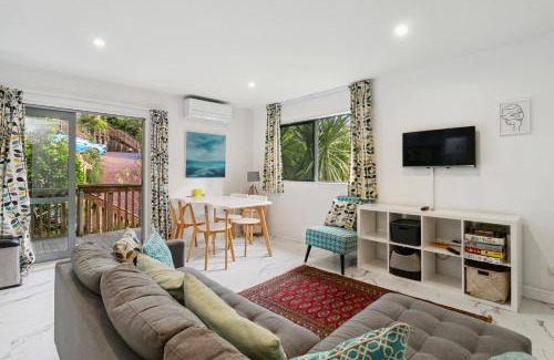 Onetangi Casa | Kererū Cabin