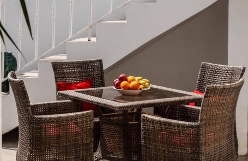 Serrekunda Apartamento | Kerr Ayo's Two Bedroom Apartment, 5 Minutes from Senegambia Beaches.