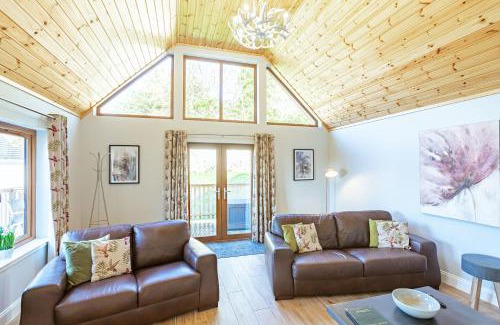 Newton Stewart Casa | Kestrel Lodge 6 with Hot Tub