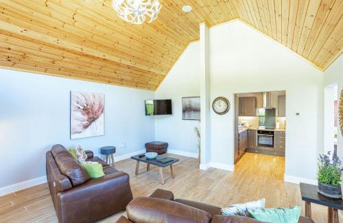 Newton Stewart Casa | Kestrel Lodge 6 with Hot Tub