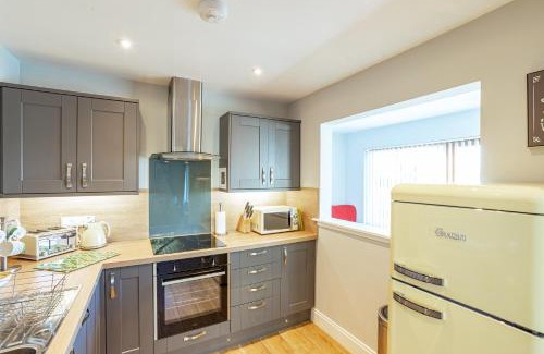 Newton Stewart Casa | Kestrel Lodge 6 with Hot Tub