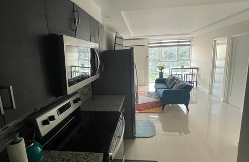 Portmore Apartamento | Kesue's Bellevue 2Br apartment, steps away from the beach!