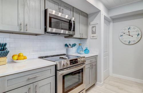 Fernandina Beach Casa | Ketch Courtyard Condo - Oceanview Balcony - Pool - Steps from the Beach