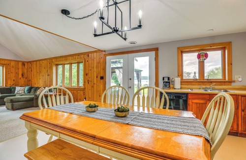 Valois Cabina | Keuka Lake Cabin w/ Boat Dock Access & Fire Pit!