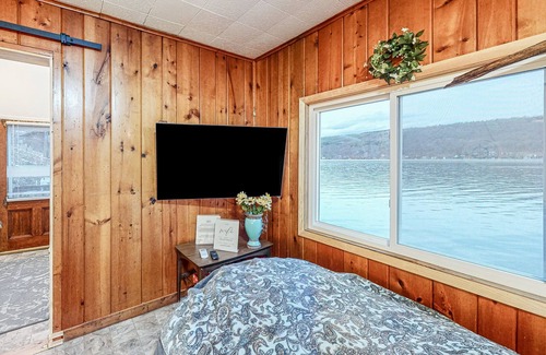 Pulteney Cabaña | Keuka Lake-front cottage near vineyards with free WiFi, deck, & private grill