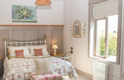 Ballymacoda Cabaña | KEVIN'S COTTAGE, family friendly in Ballymacoda, County Cork