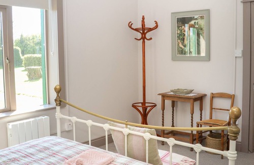 Ballymacoda Cabaña | KEVIN'S COTTAGE, family friendly in Ballymacoda, County Cork