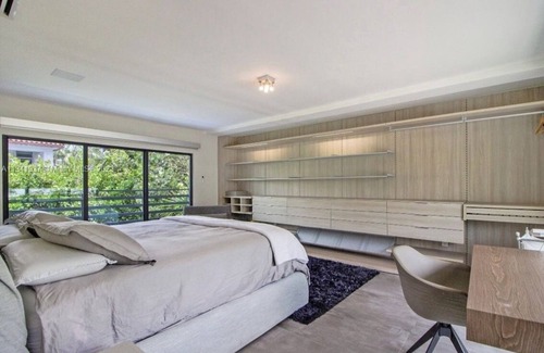 Key Biscayne Villa | Key Biscayne modern villa w/pool and spa, 5 min from the beach!