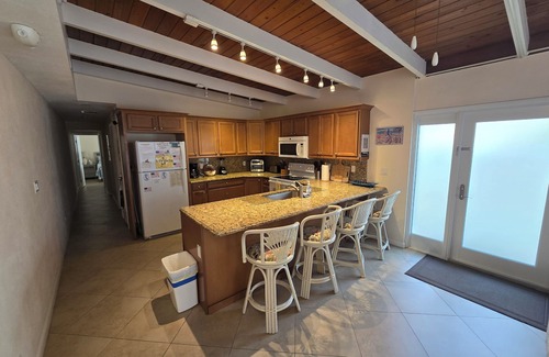 Key Colony Beach Condominio | Key Colony Beach Vacation - Canal frontal de 2 dormitorios, 2 baños para 4 personas con muelle
