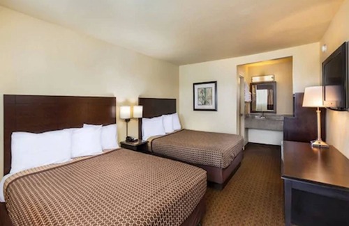 Tustin Hotel | Key Inn & Suites