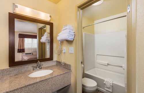 Tustin Hotel | Key Inn & Suites