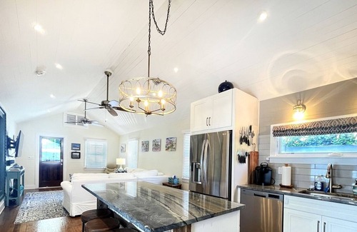 White Street Gallery District Cabaña | Key Lime Cottage (Monthly)