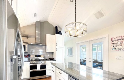 White Street Gallery District Cabaña | Key Lime Cottage (Monthly)