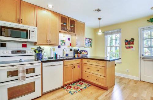 Truman Annex Apartamento | Key West Casa by AvantStay Communal Pool BBQ Patio Near Duval Street Week Long Stays Only