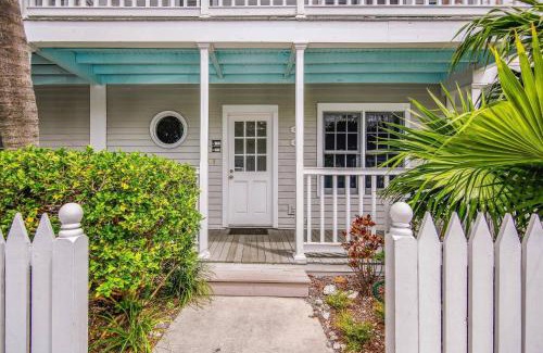 Truman Annex Casa | Key West Charming by AvantStay Communal Pool Gated Community Near Fort Zachary Taylor Park Week Long Stays