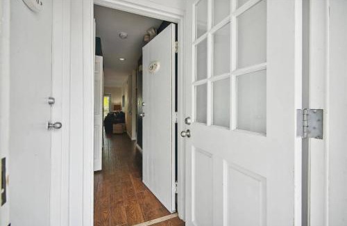 Truman Annex Casa | Key West Charming by AvantStay Communal Pool Gated Community Near Fort Zachary Taylor Park Week Long Stays
