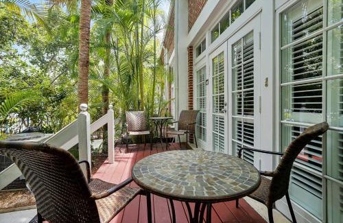 Truman Annex Casa | Key West Found by AvantStay Close to Shops w Patio Shared Pool Week Long Stays Only