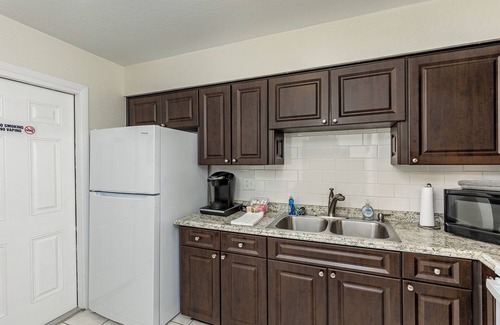 Tarpon Springs Casa | Key West Style Bungalows Close to Beaches!