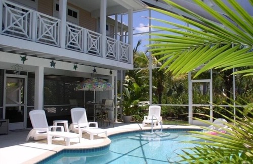 Sanibel Casa | Clave casa de estilo occidental. 3 dormitorios y 2 baños con piscina climatizada blindado. A pie de playa