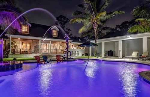 Oakes Estates Casa | ¡Casa de lujo estilo Key West con piscina estilo centro turístico!