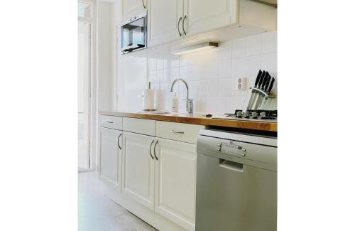 Leiden Apartamento | KeyCityApt Near Amsterdam Two Miles To City Centre Breakfast Included
